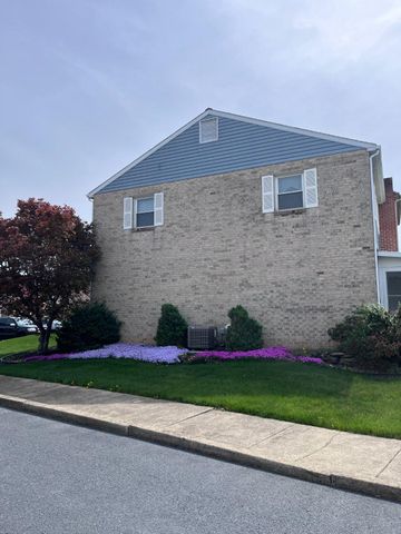 30 WILLIAM PENN DR, Chambersburg, PA 17201
