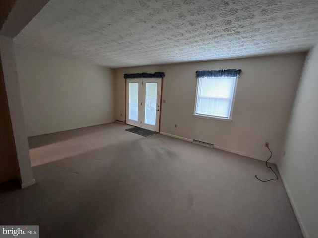 30 WILLIAM PENN DR, Chambersburg, PA 17201