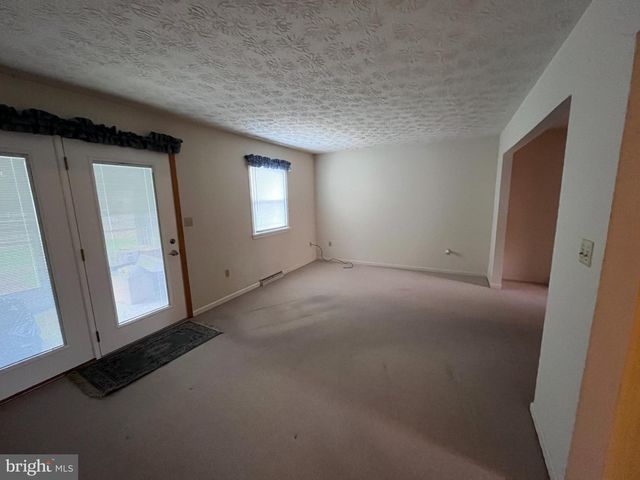 30 WILLIAM PENN DR, Chambersburg, PA 17201