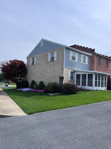 30 WILLIAM PENN DR, Chambersburg, PA 17201