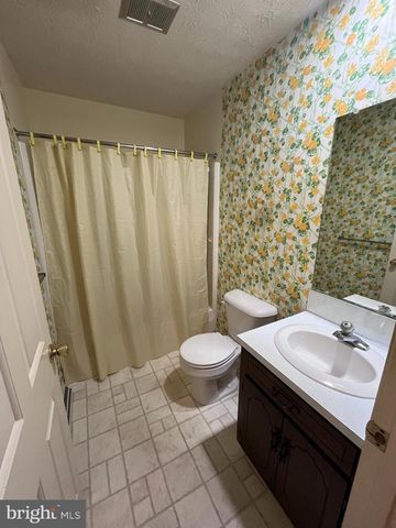 30 WILLIAM PENN DR, Chambersburg, PA 17201