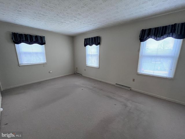 30 WILLIAM PENN DR, Chambersburg, PA 17201