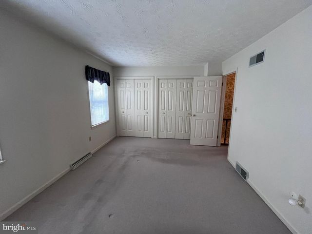 30 WILLIAM PENN DR, Chambersburg, PA 17201