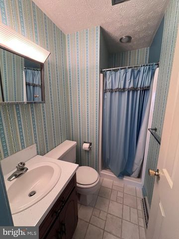 30 WILLIAM PENN DR, Chambersburg, PA 17201