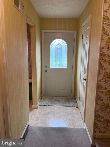 30 WILLIAM PENN DR, Chambersburg, PA 17201