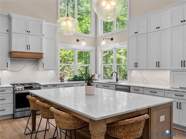 900 Dalmore Dr, Midlothian, VA 23113