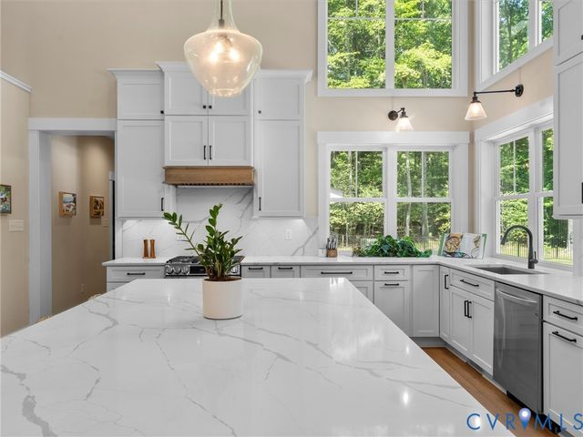 900 Dalmore Dr, Midlothian, VA 23113