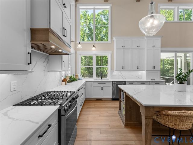 900 Dalmore Dr, Midlothian, VA 23113