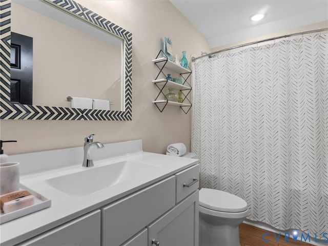 900 Dalmore Dr, Midlothian, VA 23113