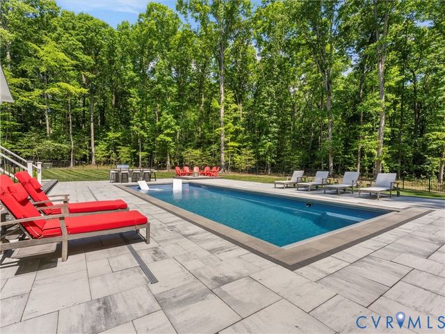 900 Dalmore Dr, Midlothian, VA 23113