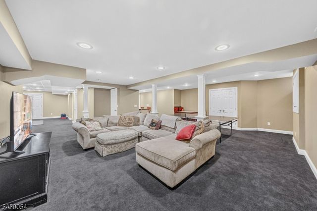 22 Jarombek Dr, Montville Twp., NJ 07082
