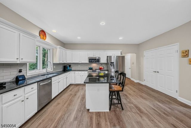 22 Jarombek Dr, Montville Twp., NJ 07082