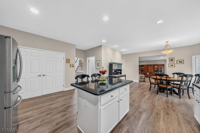 22 Jarombek Dr, Montville Twp., NJ 07082
