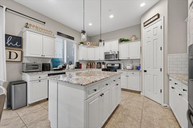 2098 E Axelson Drive, Fresno, CA 93730