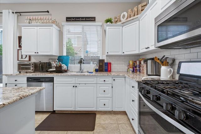 2098 E Axelson Drive, Fresno, CA 93730