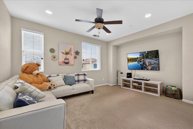 2098 E Axelson Drive, Fresno, CA 93730