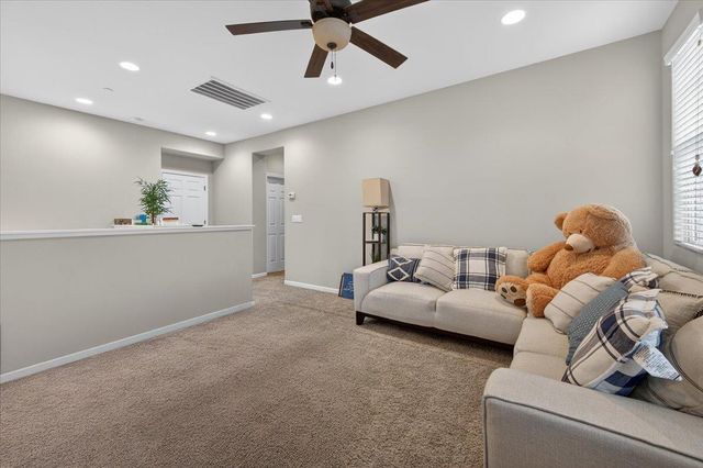 2098 E Axelson Drive, Fresno, CA 93730