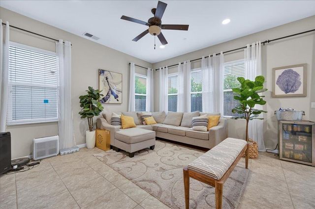 2098 E Axelson Drive, Fresno, CA 93730