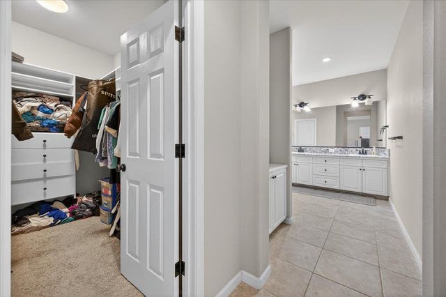 2098 E Axelson Drive, Fresno, CA 93730