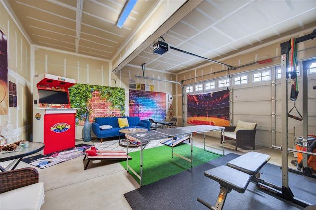 2098 E Axelson Drive, Fresno, CA 93730