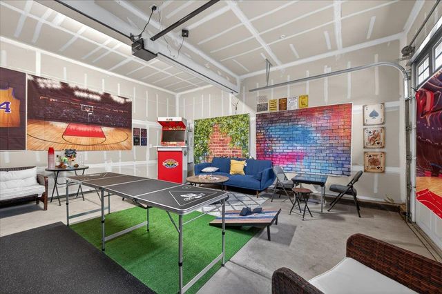 2098 E Axelson Drive, Fresno, CA 93730