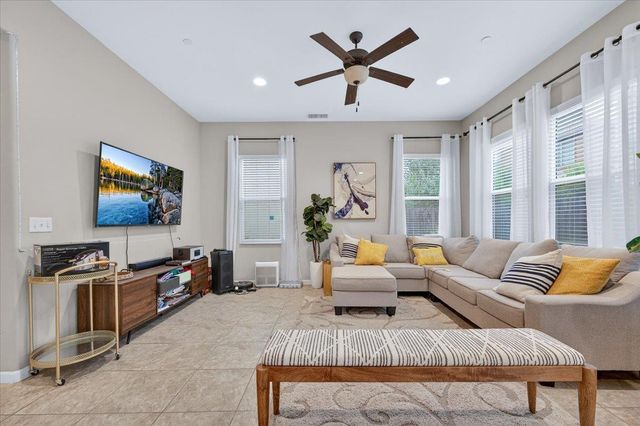 2098 E Axelson Drive, Fresno, CA 93730