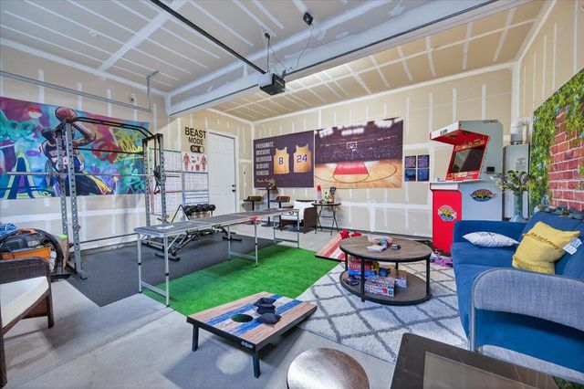 2098 E Axelson Drive, Fresno, CA 93730