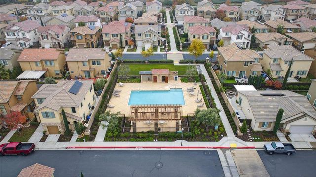 2098 E Axelson Drive, Fresno, CA 93730