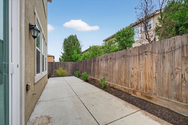 2098 E Axelson Drive, Fresno, CA 93730