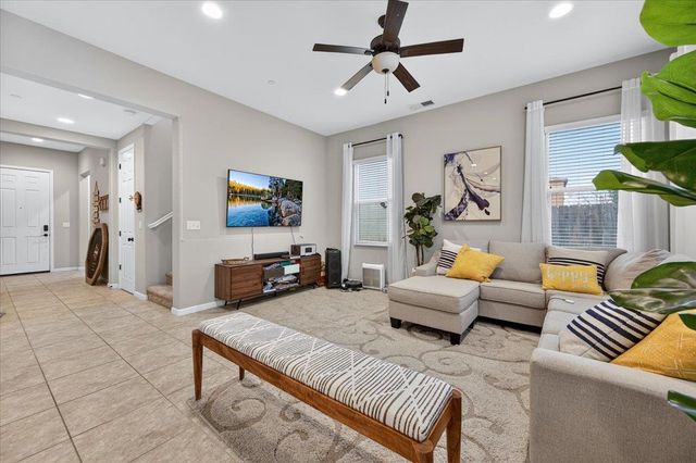 2098 E Axelson Drive, Fresno, CA 93730