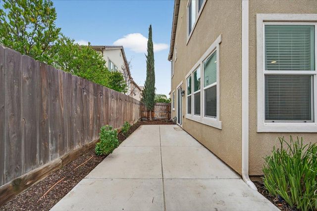 2098 E Axelson Drive, Fresno, CA 93730