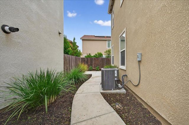 2098 E Axelson Drive, Fresno, CA 93730