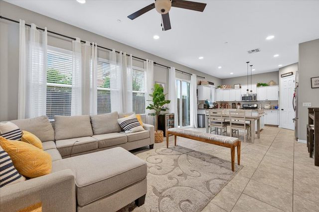 2098 E Axelson Drive, Fresno, CA 93730