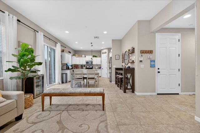 2098 E Axelson Drive, Fresno, CA 93730