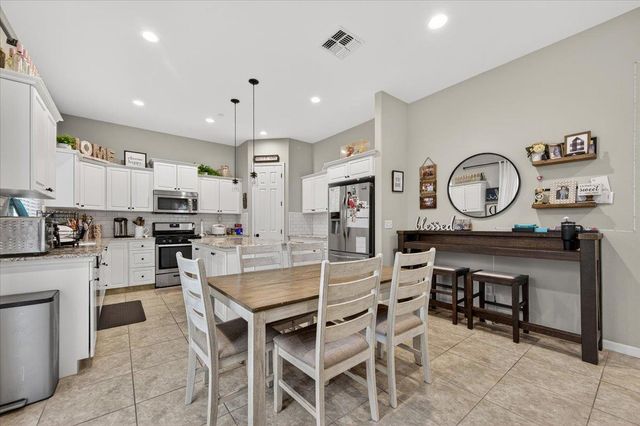 2098 E Axelson Drive, Fresno, CA 93730