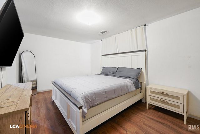 5612 McKee Road, Bakersfield, CA 93313