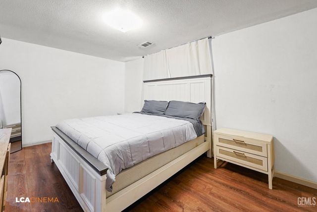 5612 McKee Road, Bakersfield, CA 93313