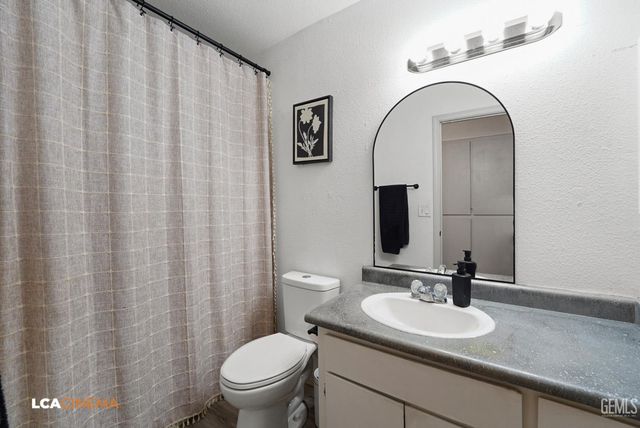 5612 McKee Road, Bakersfield, CA 93313