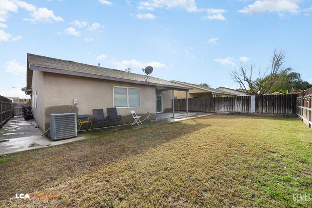 5612 McKee Road, Bakersfield, CA 93313