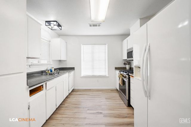 5612 McKee Road, Bakersfield, CA 93313