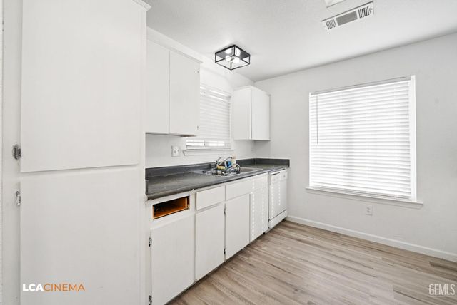 5612 McKee Road, Bakersfield, CA 93313