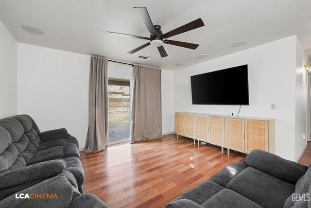 5612 McKee Road, Bakersfield, CA 93313