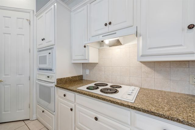 1404 Clearwater Court, Grapevine, TX 76051