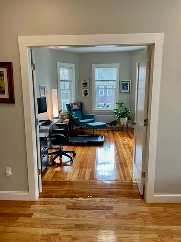 29 Vassal Ln 2, Cambridge, MA 02138