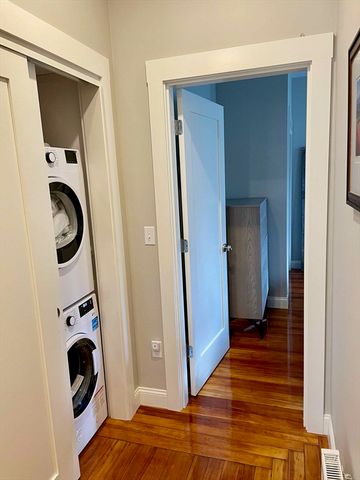 29 Vassal Ln 2, Cambridge, MA 02138