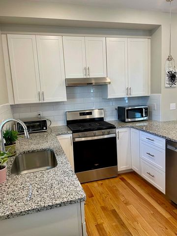 29 Vassal Ln 2, Cambridge, MA 02138