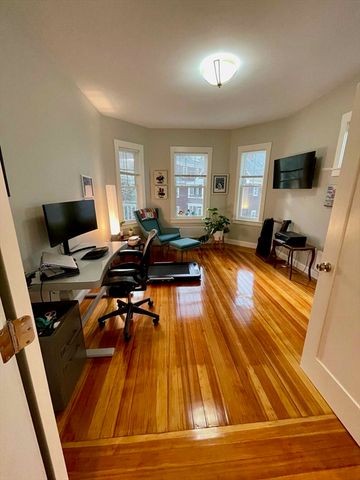 29 Vassal Ln 2, Cambridge, MA 02138