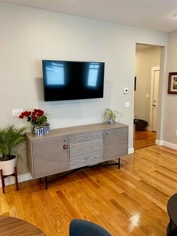 29 Vassal Ln 2, Cambridge, MA 02138