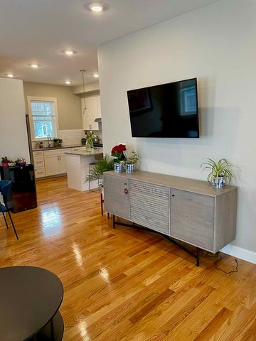 29 Vassal Ln 2, Cambridge, MA 02138