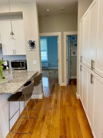 29 Vassal Ln 2, Cambridge, MA 02138